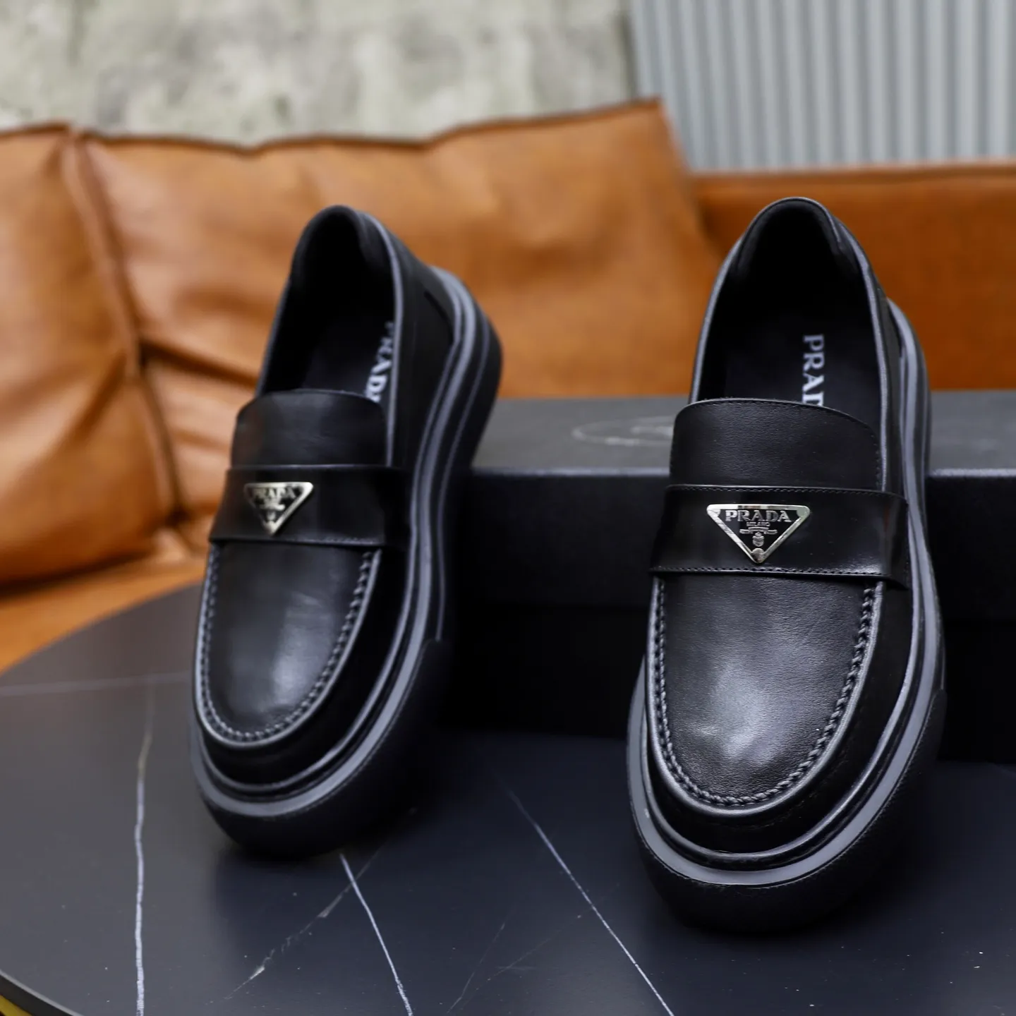 Ex-factory price: 500💰🙅‍♂️🙅‍♂️🙅‍♂️ Brand: PRADA Standard code: Men's code 38-44 (45 can be customized) Grade: Same style as the official website Original order quality Material: Original cowhide surface Comfortable lining Original outsole Style category: Men's fashionable casual leather shoes Distinguished big-name luxury elements Top luxury Color: Color of the actual picture